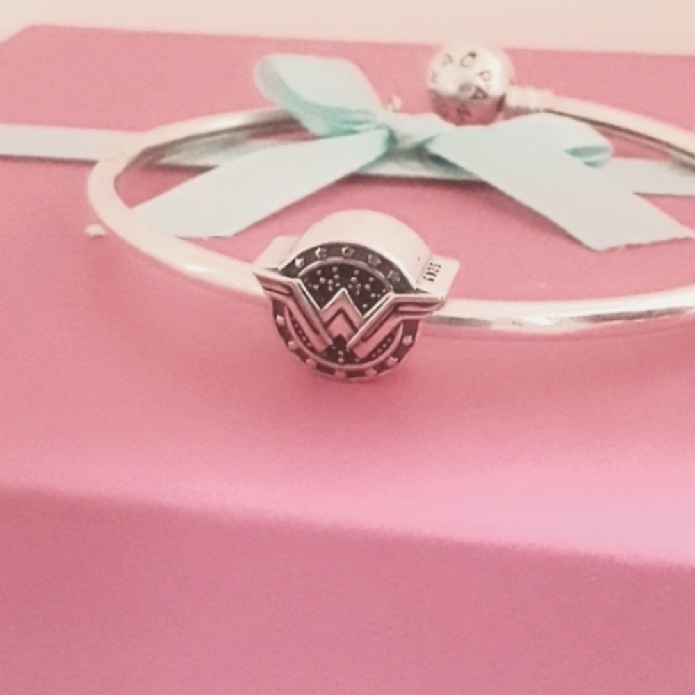 925 Sterling Silver WONDER WOMAN charm Pandora compatible - Picture 4 of 5